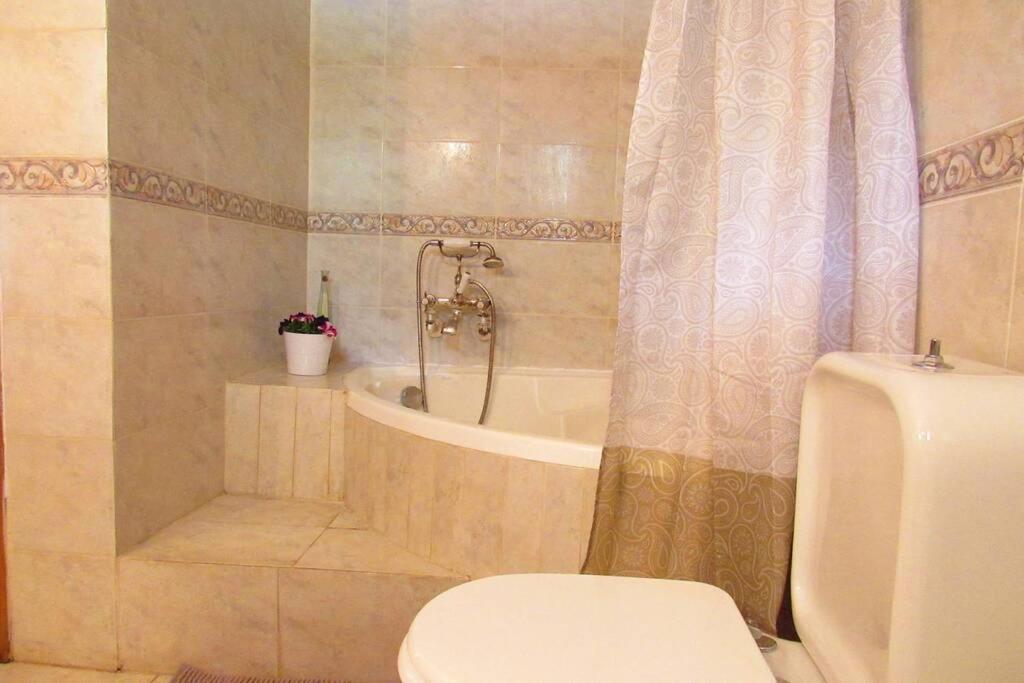 Christie'S Ground Floor Apartment By The Sea Kato Gatzea Ngoại thất bức ảnh