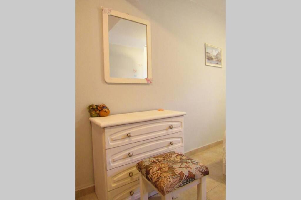 Christie'S Ground Floor Apartment By The Sea Kato Gatzea Ngoại thất bức ảnh